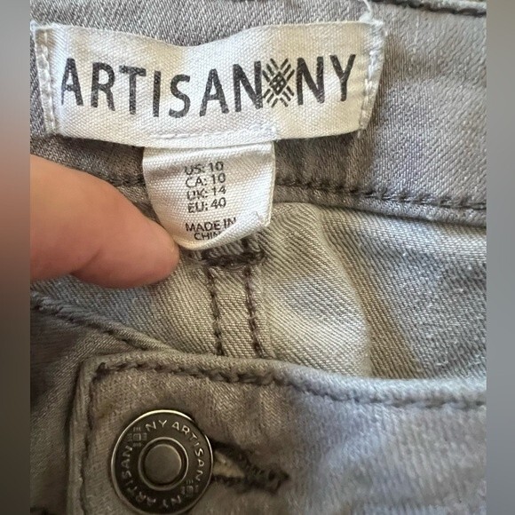 Artisan NY Cropped Jeans Gray Frayed Hem Women's size 10 - Picture 4 of 9